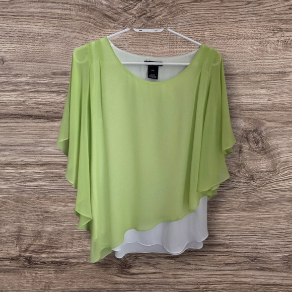 alison sheri Tops - ⭐️Alison Sheri Green and White Asymmetrical Flutter Sleeve Blouse Med